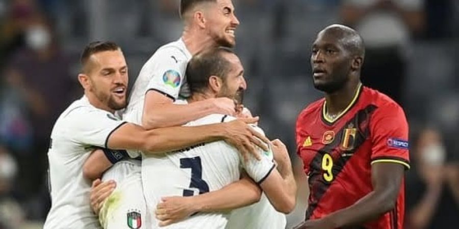 فرحة لاعبي إيطاليا بعد انتهاء المباراة