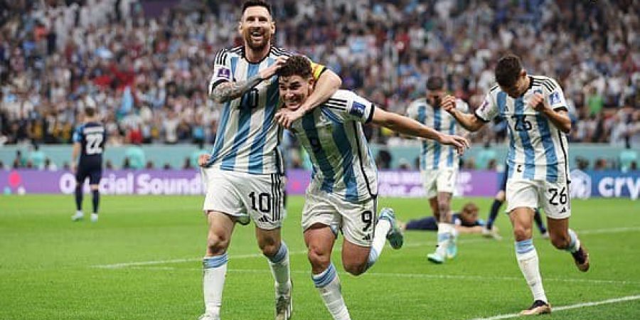 فرحة لاعبي الأرجنتين بالهدف الثاني