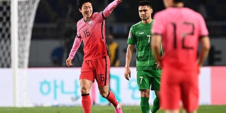 فرحة لاعبي كوريا ج بالهدف الثالث