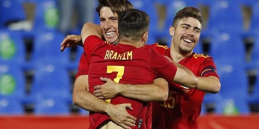 فرحة لاعبي شباب أسبانيا بالفوز