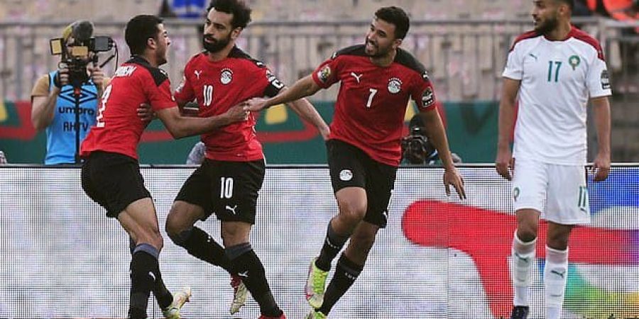 فرحة لاعبي مصر بهدف التعادل لمحمد صلاح