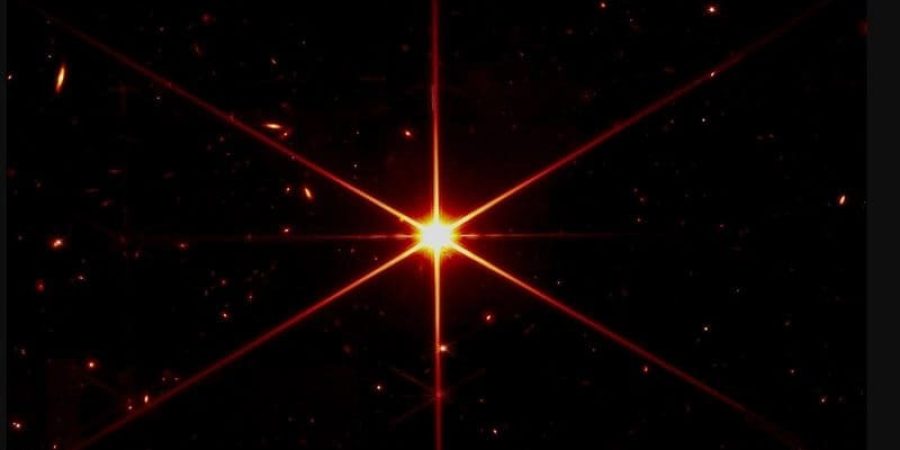 أول صورة دقيقة من التلسكوب جيمس ويب لنجم على بعد ألفي سنة ضوئية (ناسا)