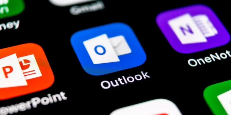 نظام البريد الإلكتروني: Gmail وOutlook