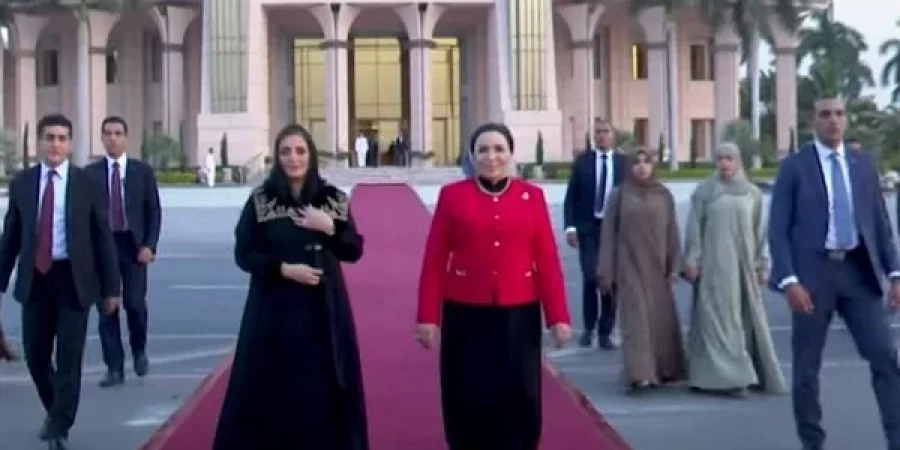 انتصار السيسي تودع السيدة الجليلة