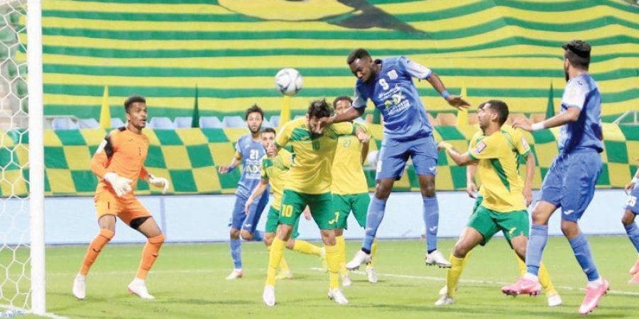 جانب من لقاء السيب والنصر في دوري عمانتل هذا الموسم