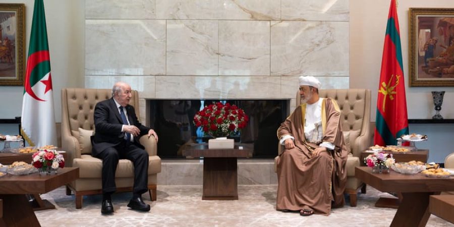 جلالةُ السُّلطان والرئيسُ الجزائري يعقدان لقاءً
