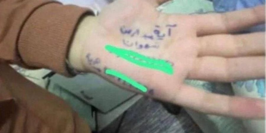 أهالي غزة يكتبون أسماءهم على أيديهم تحسبا للشهادة