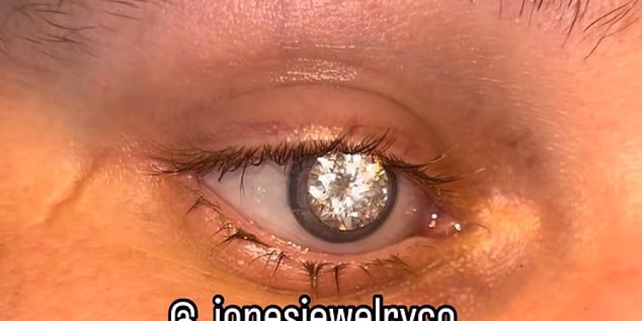 ماسة عيار 2 قيراط في عينه