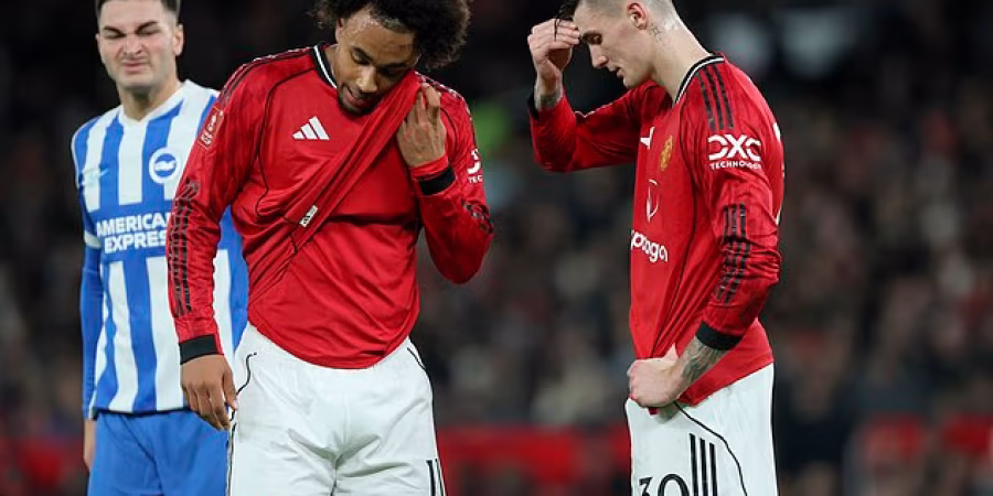 حسرة لاعبي المان يونايتد بعد الخسارة