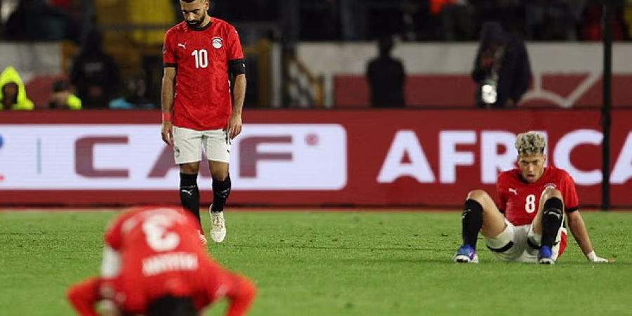 حسرة لاعبي مصر بعد الخسارة