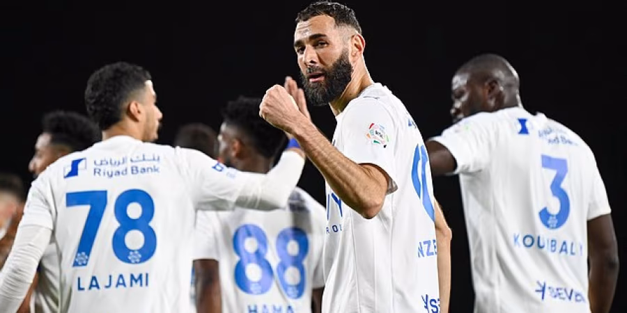 هاتريك كريم بنزيما يقود الهلال