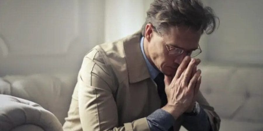 يجد البعض صعوبة في التواصل مع الناس لأنهم يخافون من أن يتم لفظهم أو لأنهم انطوائيون بطبعهم (بيكسلز)