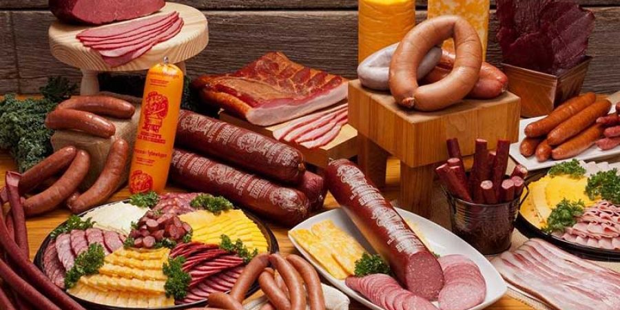 الأطباء ينصحون بتجنب النقانق واللحوم المصنهة ويعدّونها من أسوأ الأطعمة (بيكسابي)