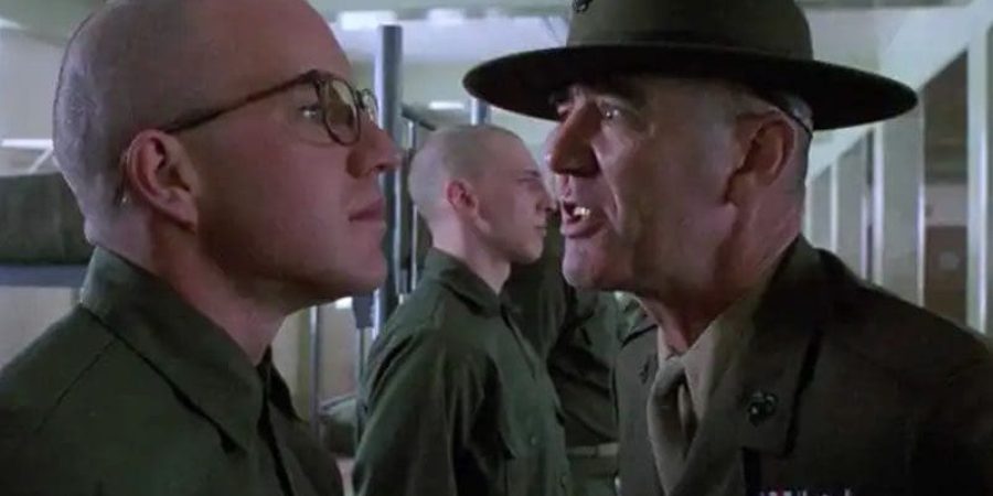 انتقد ستانلي كوبريك الحرب الفيتنامية في فيلمه "فول ميتال جاكيت" (مواقع التواصل الاجتماعي)