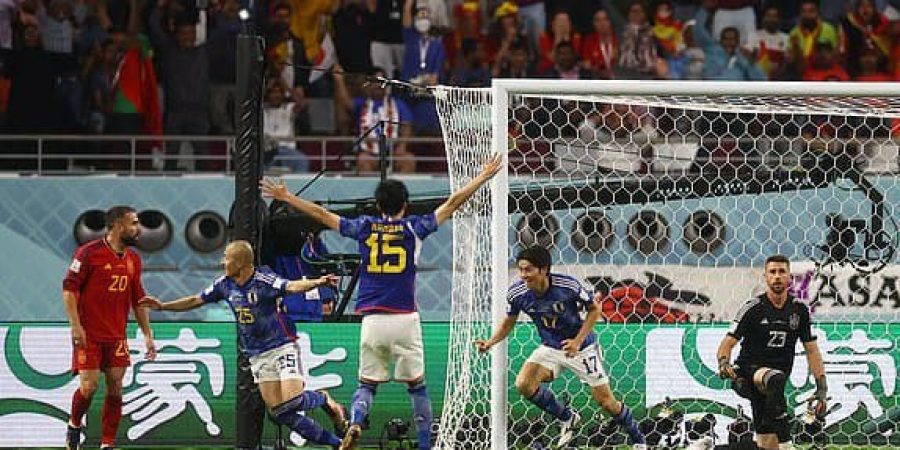 فرحة نجوم اليابان بالهدف الثاني