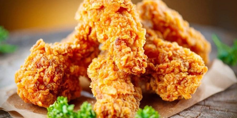 أجنحة دجاج مقرمشة - شترستوك