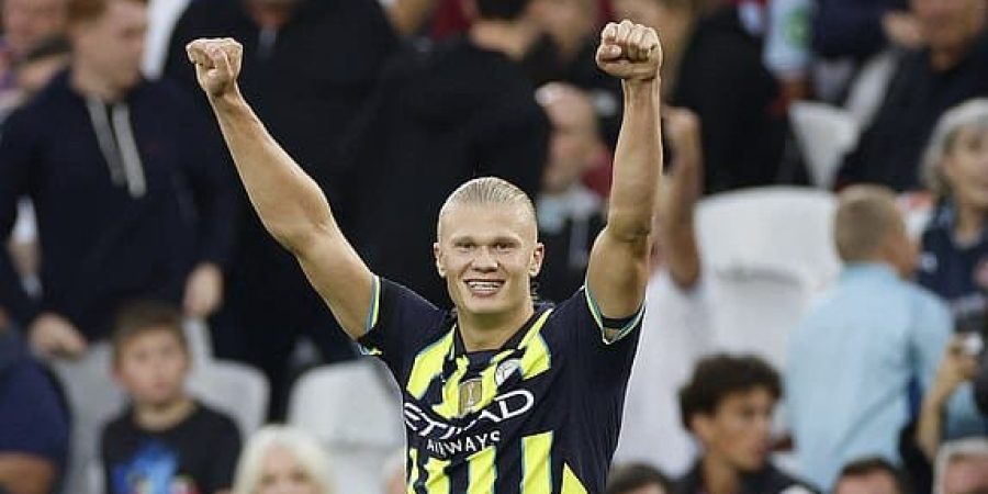 هالاند  يحتفل بالهاتريك