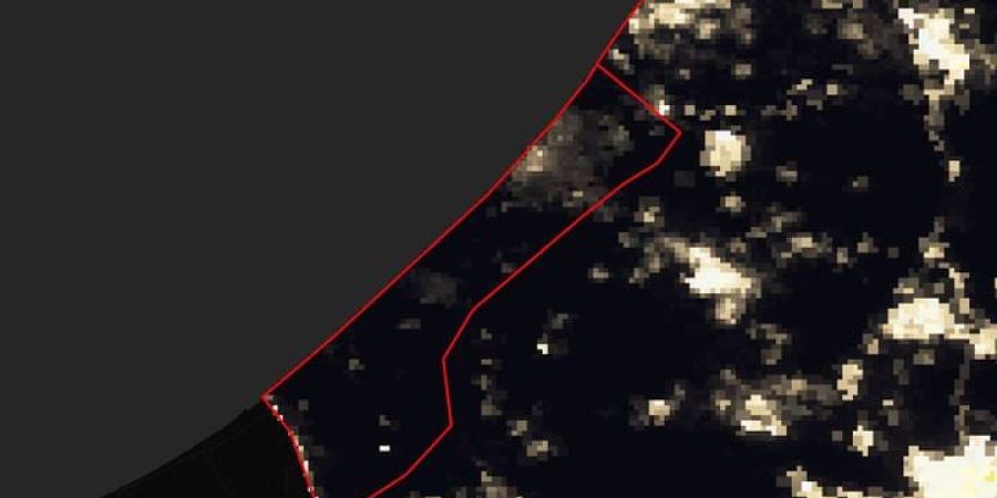 صور جديدة بالأقمار الصناعية تظهر ظلاماً حالكاً على غزة جراء الحرب الإسرائيلية