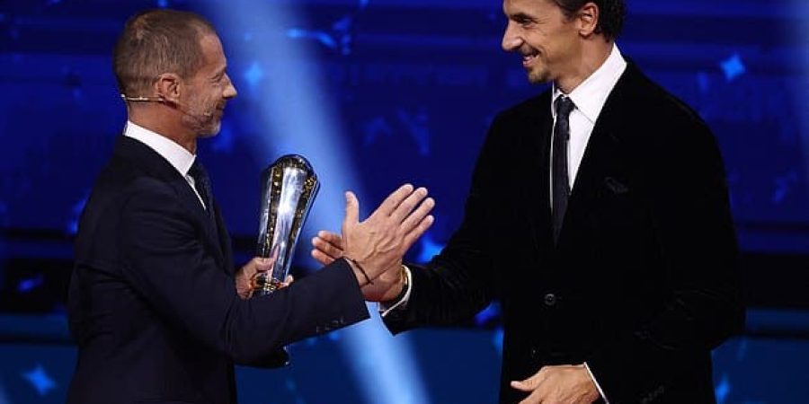 زلاتان إبراهيموفيتش يتوج بجائزة خاصة