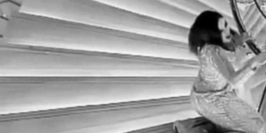 لحظة تعثر وفاء كيلاني على الدرج