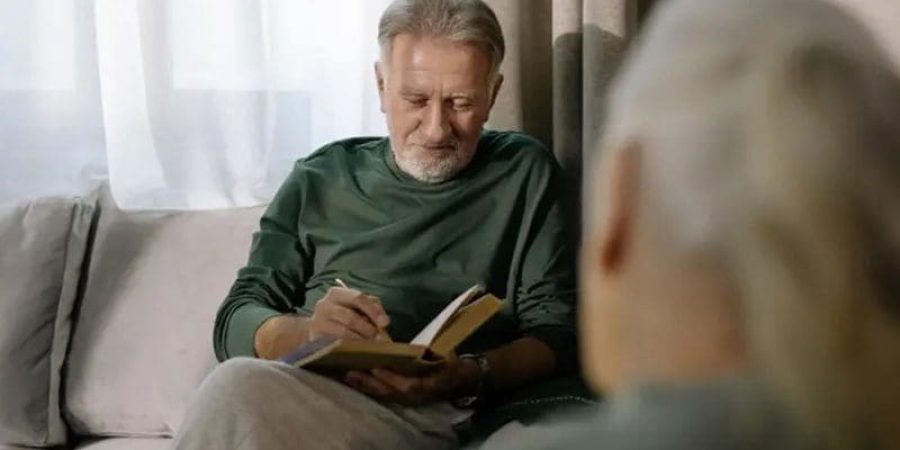 في كثير من الأحيان لم يدرك كبار السن الفوائد الخاصة بالأصدقاء القدامى وأنهم بحاجة ماسة إليهم (بيكسلز)