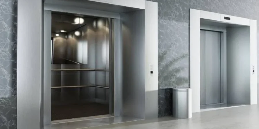 مرآة داخل المصعد