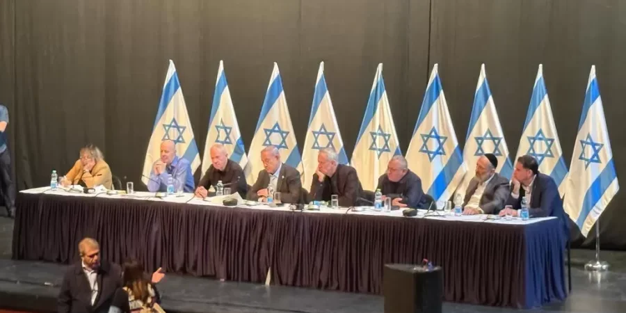 أهالي الأسرى يثورون على نتنياهو وفوضى كبيرة داخل الكنيست