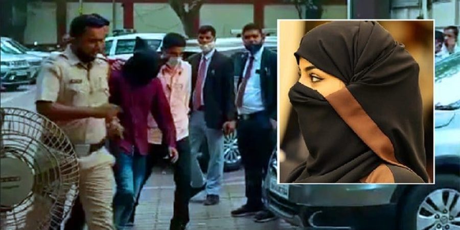 يضم التطبيق صورًا لعدد من الصحافيات والناشطات المسلمات، إضافة لصورة ممثلة شهيرة، من دون إذن أي منهن.