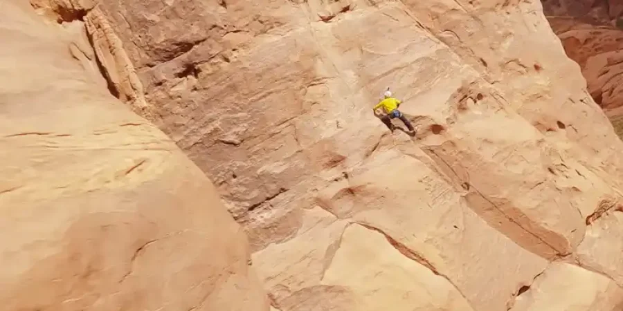 253526-vEWzCd جبال "بجدة" من بين أجمل المناطق البرّية في تبوك