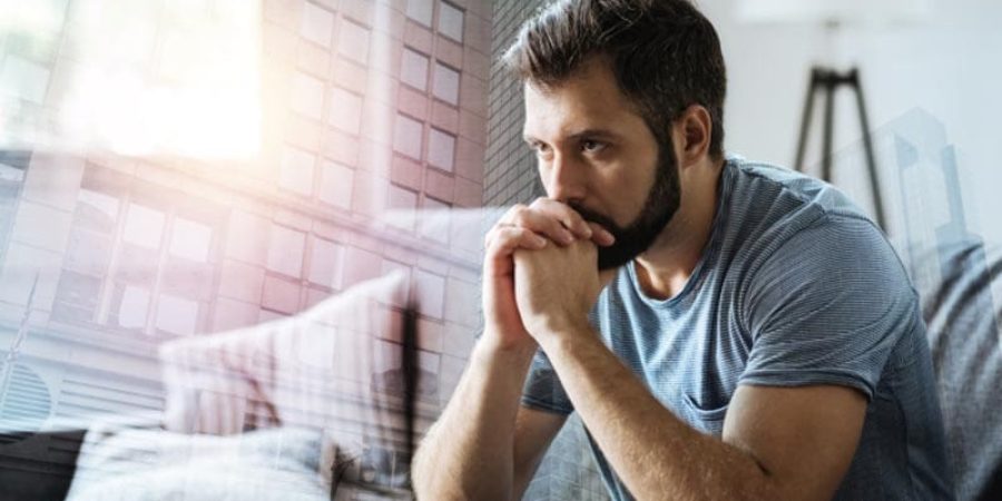 ضع قائمة بندمك الكبير والصغير، ثم قم بعملية عصف ذهني للوصول إلى خطوات عملية لمعالجة ما يزعجك (شترستوك)