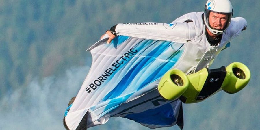 بيتر سالزمان، لاعب الوثب الجوي المحترف باستخدام بدلة الجناح (Wing suit)