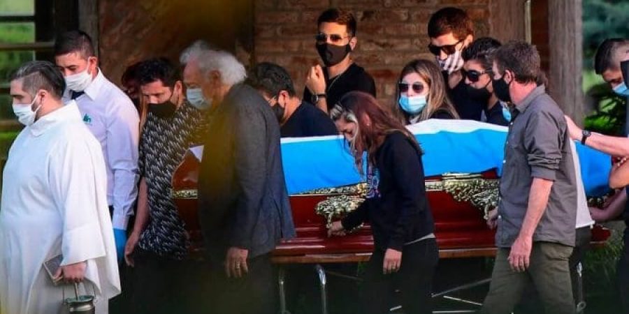 36156058-8991733-The_coffin_with_the_remains_of_late_Argentine_football_legend_Di-a-5_1606436430710 36156058-8991733-The_coffin_with_the_remains_of_late_Argentine_football_legend_Di-a-5_1606436430710