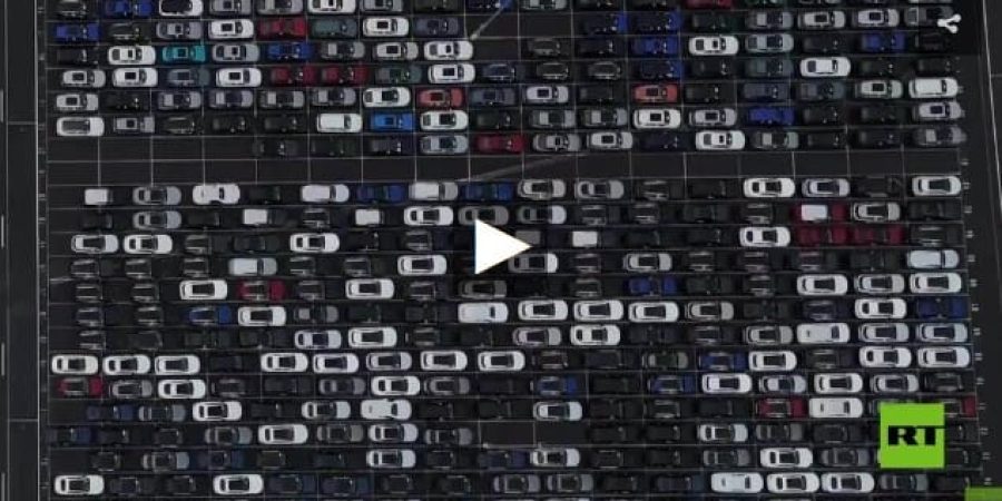 آلاف السيارات الكهربائية من "تسلا" في ميناء ملبورن