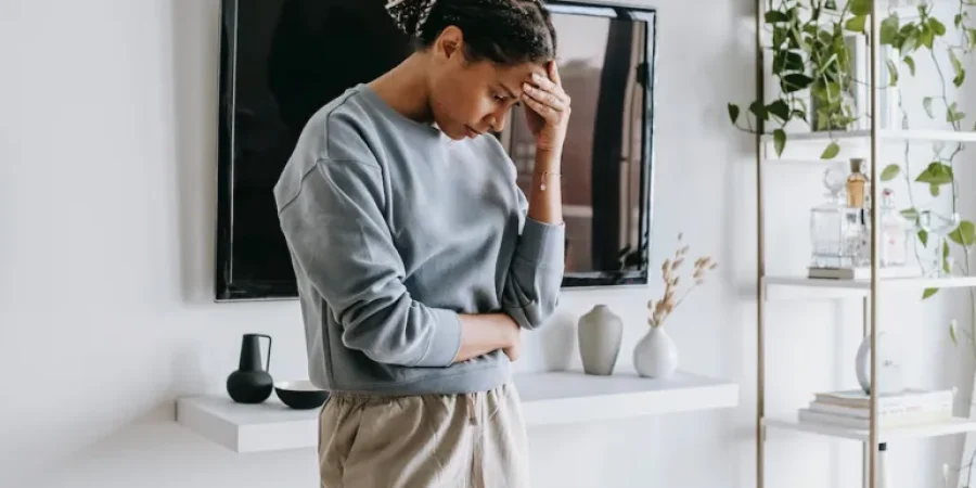 حوالي 20% من النساء يعانين من نوبات متكررة وشديدة من الومضات الحرارية تسبب لهن اضطرابات في النوم (بيكسلز)