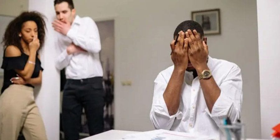 يركز الشخص الحاسد على المنافس حتى يفقد تركيزه على أدائه (بيكسلز)