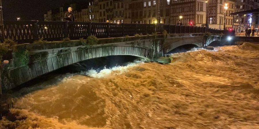 51608779-10297457-image-a-22_1639166123234