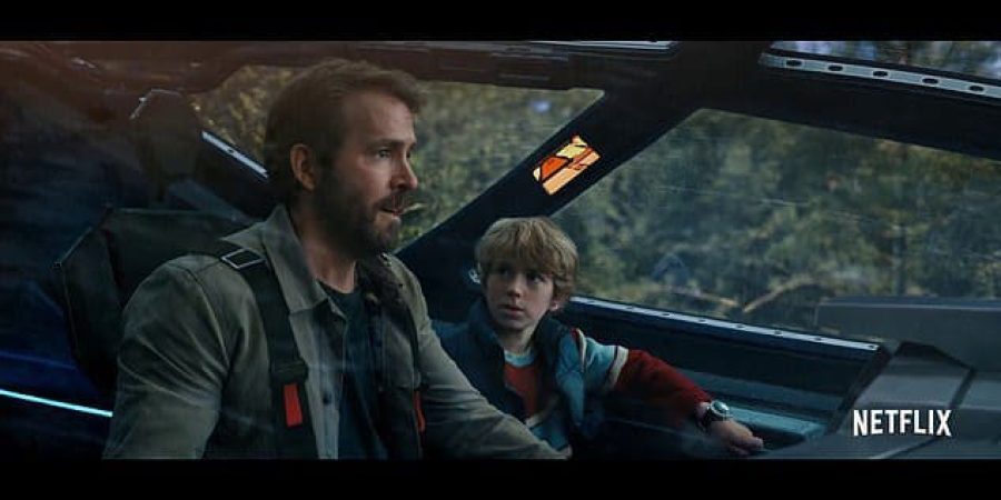 قصة طيار مسافر عبر الزمن يتعاون مع نفسه الأصغر سناً ووالده الراحل للتصالح مع ماضيه وإنقاذ المستقبل