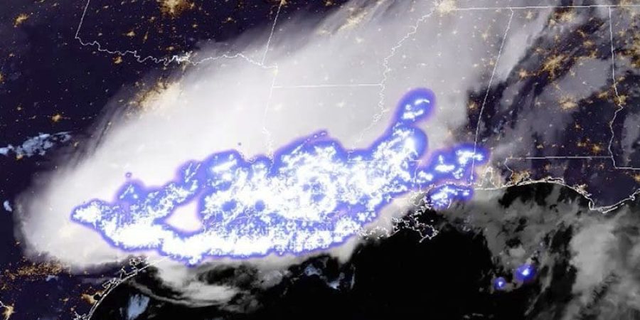 وميض برق لقرابة 500 ميل (800 كيلومتر) عبر ثلاث ولايات أمريكية