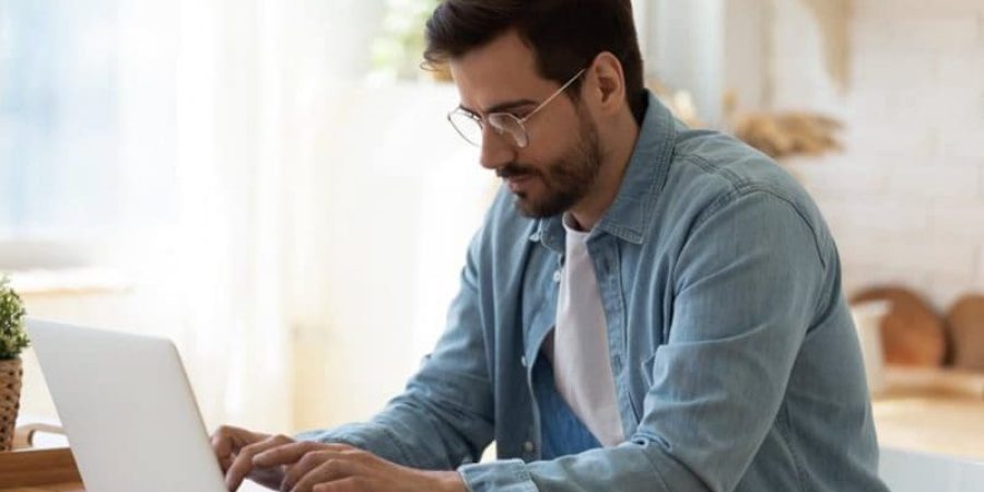 هناك أسباب شخصية وعملية تفسر أسباب مطالبة الكثيرين بالعمل من المنزل