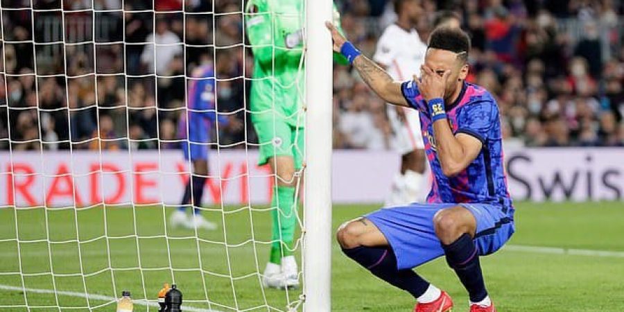 56630097-10720299-It_was_a_desperately_disappointing_evening_for_Barca_despite_a_b-a-2_1649977160979 حسرة أوباميناج بعد ضياع فرصة للتسجيل