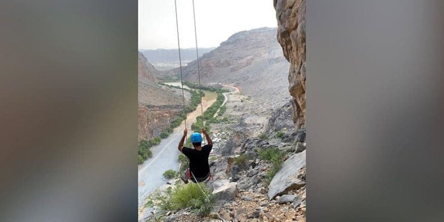 نُفذت الفكرة وسط إجراءات سلامة للحفاظ على حياة المغامرين والاستمتاع بالتجربة الفريدة دون التسبب في كارثة