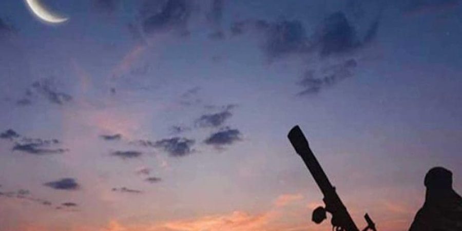 في الشريعة الإسلامية، يعتمد تحديد مطالع الشهور الهجرية على مبدأ "الرؤية"