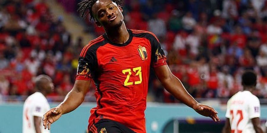 ميتشي باتشواي يحتفل بالهدف