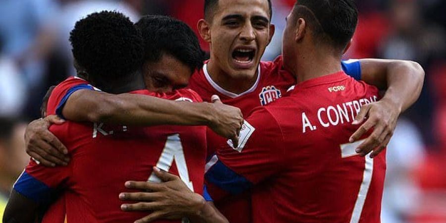 فرحة لاعبي كوستاريكا بالفوز