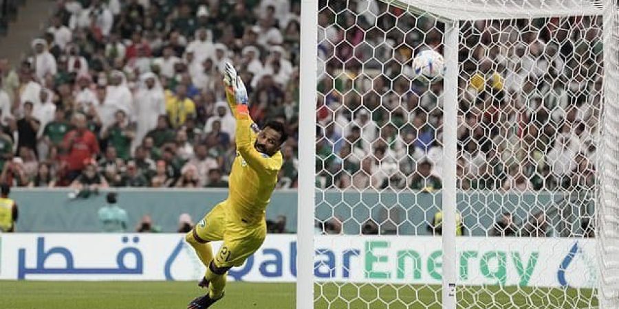 حارس اليعودية محمد العويس يفشل في صد هدف المكسيك