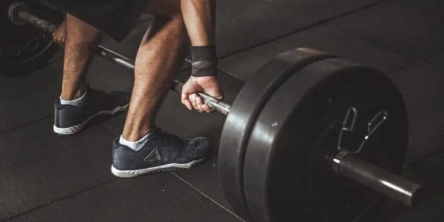 يتفق معظم الخبراء على أن الخلل الذي يؤدي إلى فقدان العضلات عملية طبيعية تسمى "ساركوبينيا" (بيكسلز)