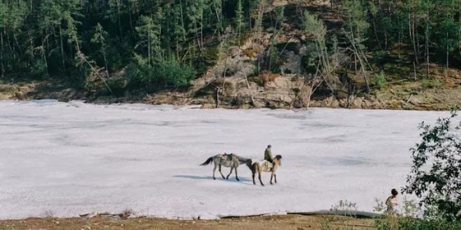 صورة من سلسلة "بينما الأرض المجمدة تحترق" للمصورة الروسية نانا هيتمان