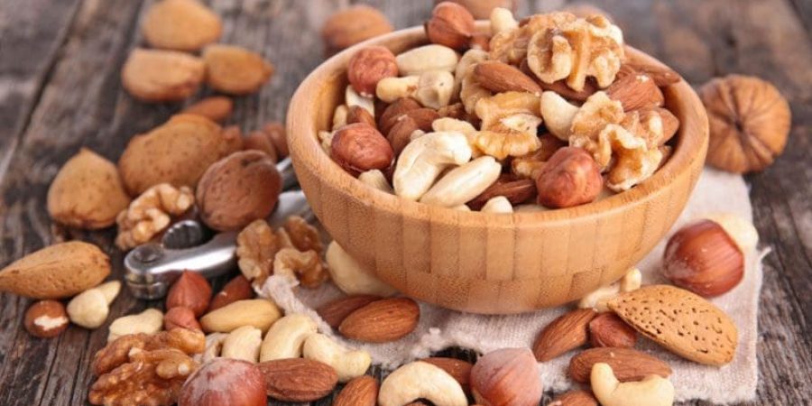 عادة ما يحدث تغيير لون المكسرات الفاسدة، نتيجة أكسدة الدهون الموجودة في المكسرات