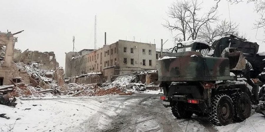 مبنى مدمر نتيجة القصف الروسي على خاركيف الأوكرانية - رويترز