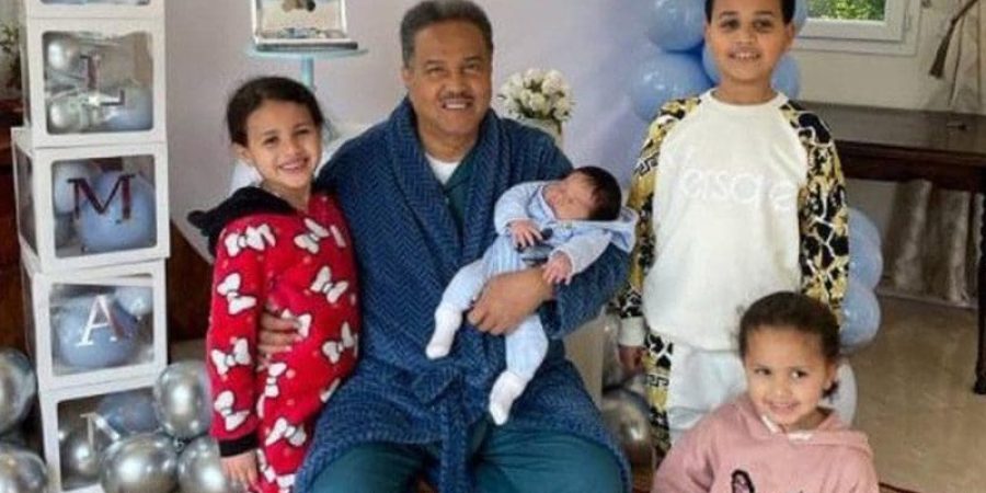 فنان العرب محمد عبده وأطفاله